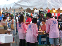 夏祭りは大賑わい
